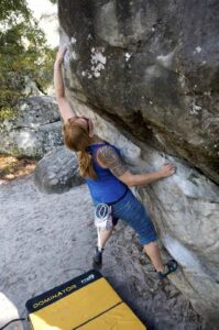 Nadine mit einem weiten Zug auf einen geliebten Sloper
