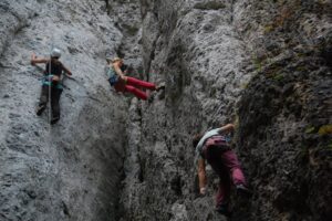 links (in schwarz) ist Lisa, und rechts Philipp in Aktion