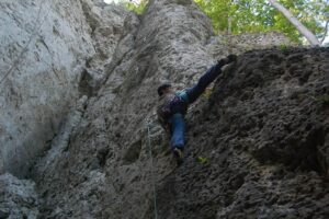 Milan mit gestrecktem Bein