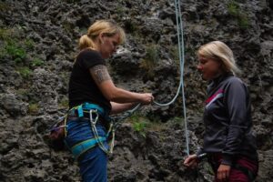 Becci und Nadine beim Partnercheck