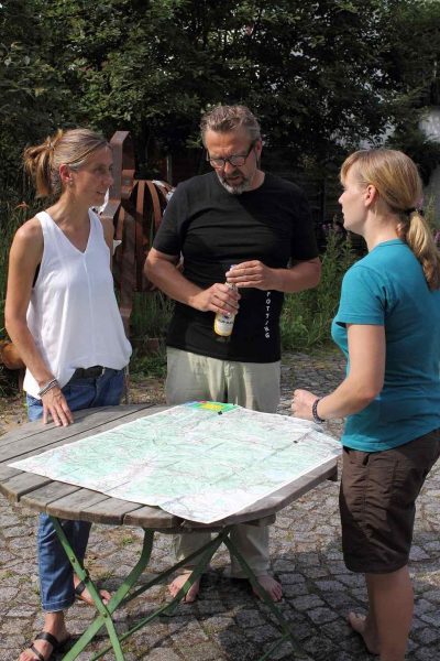 Petra, Norbert und Nadine bei der Tourenplanung